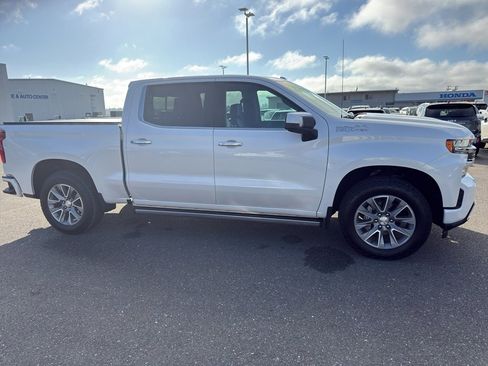 Used 2022 Chevrolet Silverado 1500 High Country w/ Z71 Off-Road Package image 9