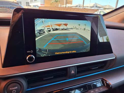 Certified 2025 Toyota Prius XLE FWD image 24