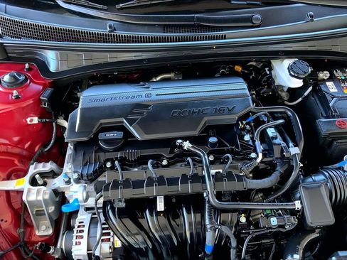 Used 2025 Hyundai Elantra SE image 32