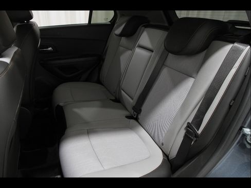 Certified 2022 Chevrolet Trax LT w/ LT Convenience Package image 16