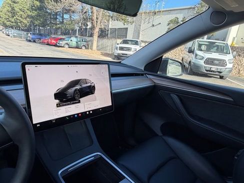 Used 2024 Tesla Model Y Long Range image 19