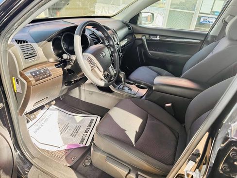Used 2011 Kia Sorento LX w/ Convenience Pkg image 11