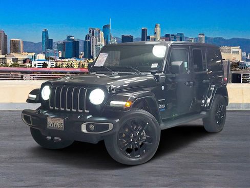 Used 2021 Jeep Wrangler Unlimited Sahara w/ Cold Weather Group image 2