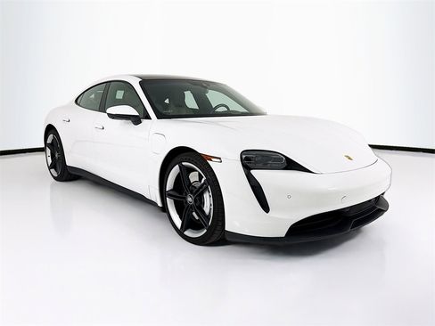 Used 2022 Porsche Taycan image 7