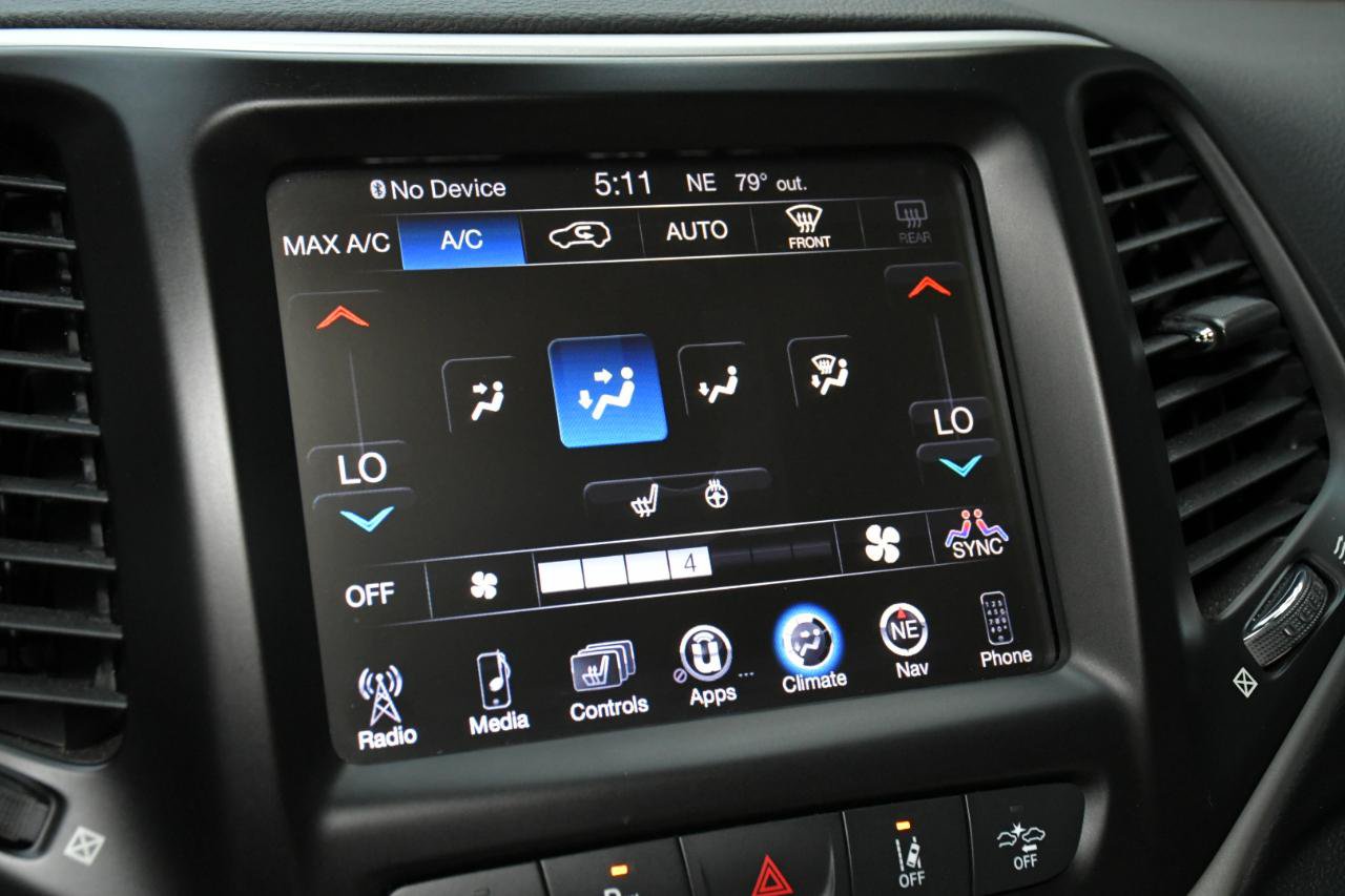 Used 2016 Jeep Cherokee Limited AWD/4WD image 44