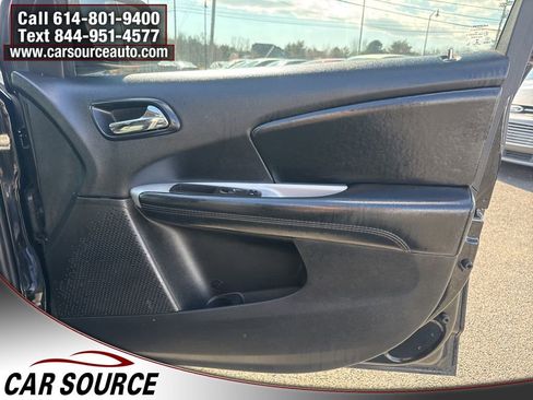 Used 2019 Dodge Journey SE w/ Blacktop Package image 22