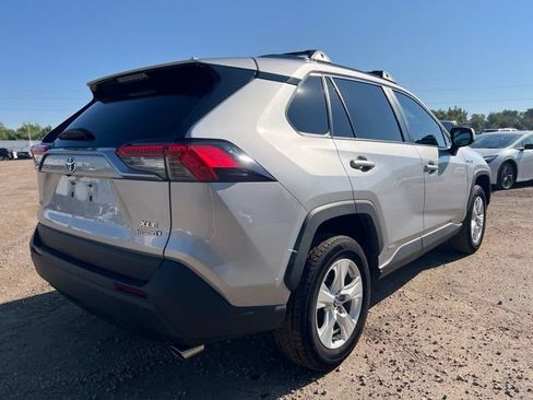 Used 2021 Toyota RAV4 XLE w/ Carpet Mat Package (TMS) AWD/4WD image 5