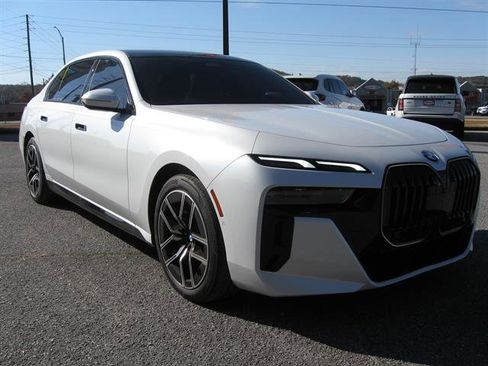 Used 2024 BMW 760i xDrive w/ Premium Package 2 image 12