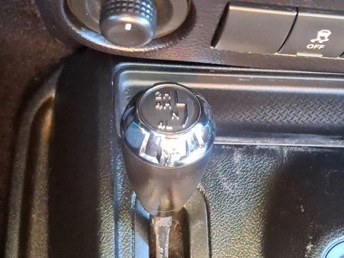 Used 2017 Jeep Wrangler Unlimited Sahara w/ Connectivity Group image 23