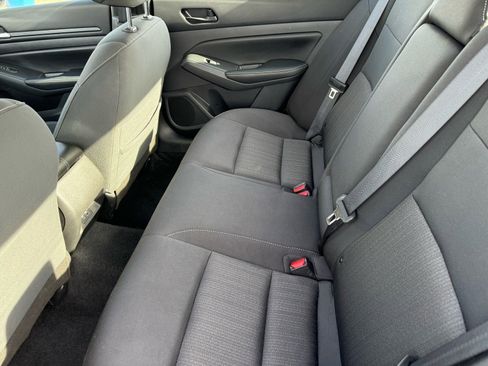 Used 2024 Nissan Altima 2.5 SV image 16