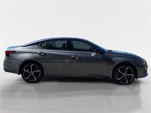 New 2025 Nissan Altima 2.5 SR image 6