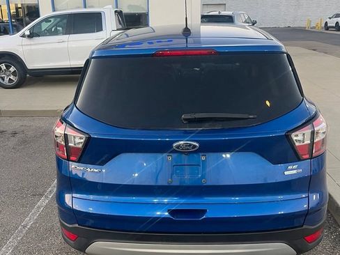 Used 2017 Ford Escape SE AWD/4WD image 3