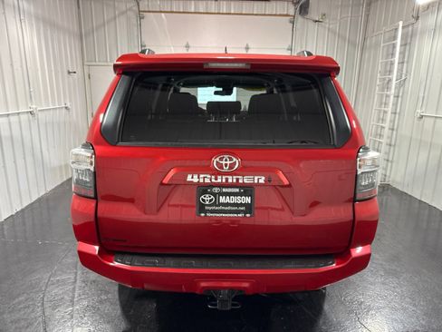 Used 2024 Toyota 4Runner SR5 AWD/4WD image 41
