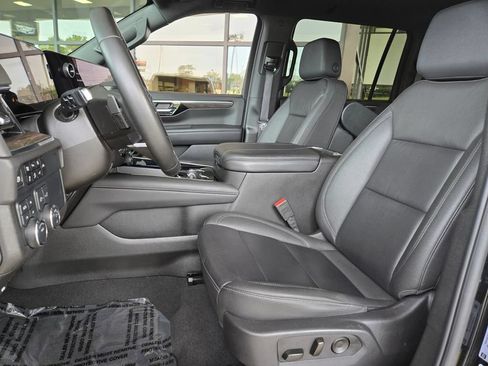 Used 2025 Chevrolet Suburban Z71 AWD/4WD image 10