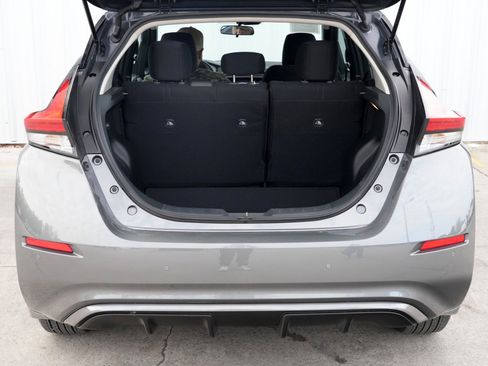 Used 2025 Nissan Leaf S image 8