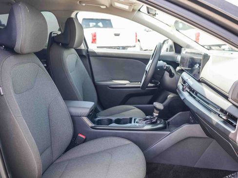 Used 2025 Kia K4 FWD image 16