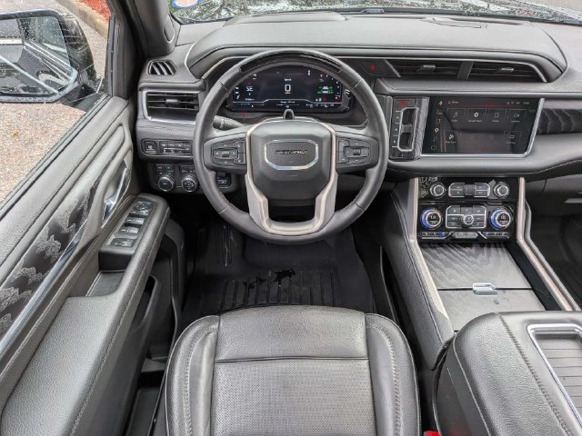 Used 2024 GMC Yukon XL Denali w/ Advanced Technology Package AWD/4WD image 18