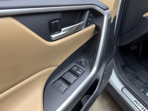 Used 2023 Toyota RAV4 XLE Premium image 12