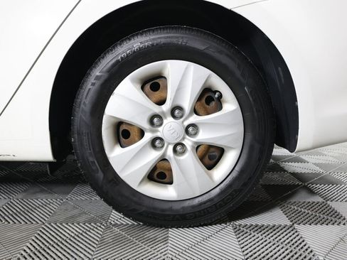 Used 2017 Kia Forte LX image 8