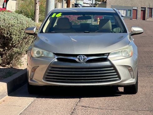 Used 2016 Toyota Camry LE image 2