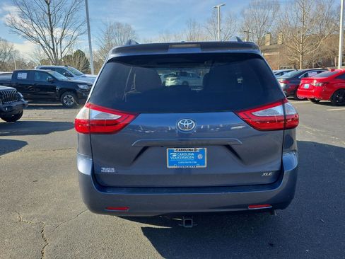 Used 2015 Toyota Sienna XLE image 8