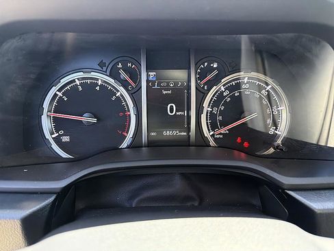 Used 2024 Toyota 4Runner TRD Off-Road Premium AWD/4WD image 18