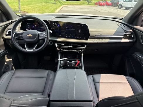 Used 2025 Chevrolet Traverse LT w/ Sun and Wheel Package AWD/4WD image 18