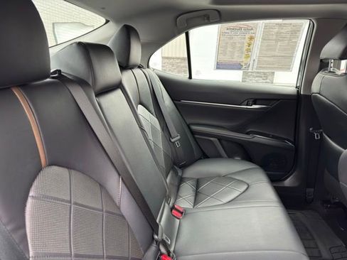 Used 2019 Toyota Camry XLE image 14