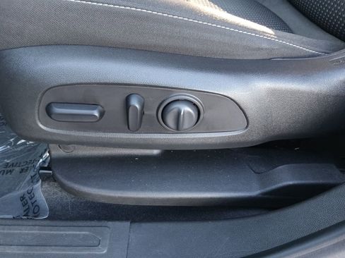 Used 2021 GMC Acadia SLE w/ Driver Convenience Package image 11