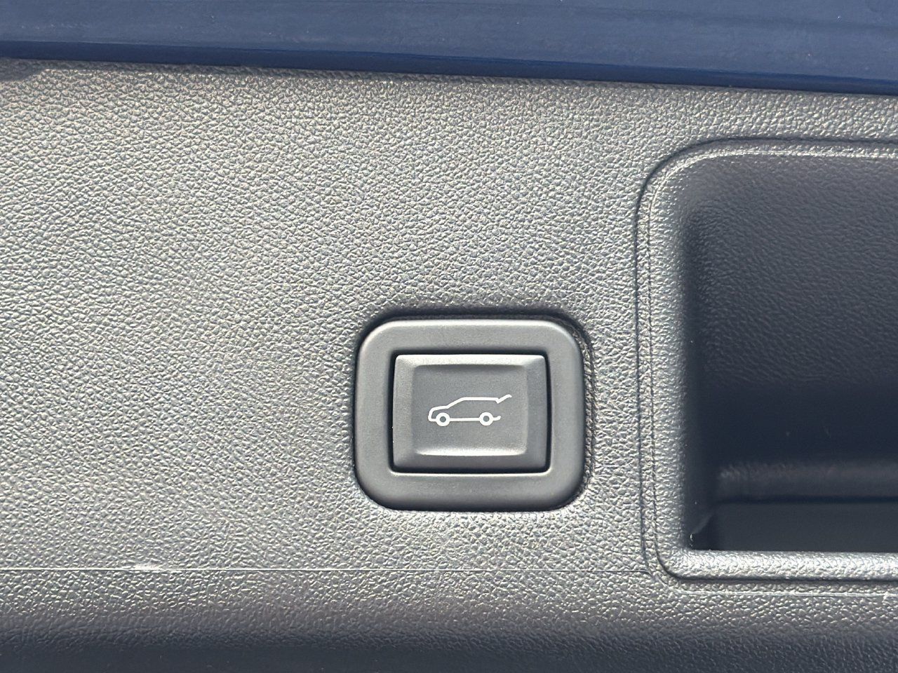Used 2023 GMC Terrain SLT w/ Infotainment Package II FWD image 29