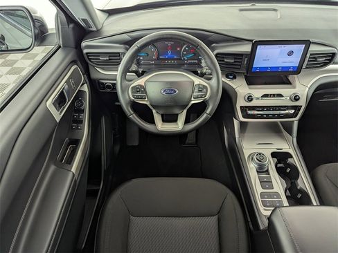 Used 2024 Ford Explorer XLT image 52