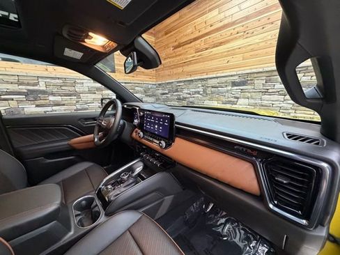 Used 2023 GMC Canyon AT4 w/ AT4 Premium Package image 15