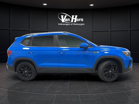 Used 2023 Volkswagen Taos SE w/ Panoramic Sunroof Package AWD/4WD image 8