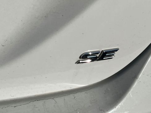 Used 2019 Toyota Camry SE w/ Carpet Mat Package image 7