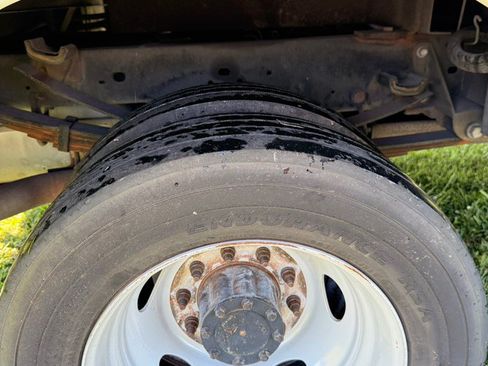 Used 2015 Ford F550 2WD Regular Cab Super Duty image 25