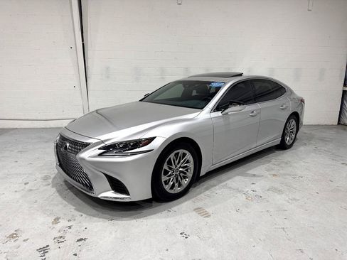 Used 2018 Lexus LS 500 w/ Accessory Package (Z1) RWD image 19