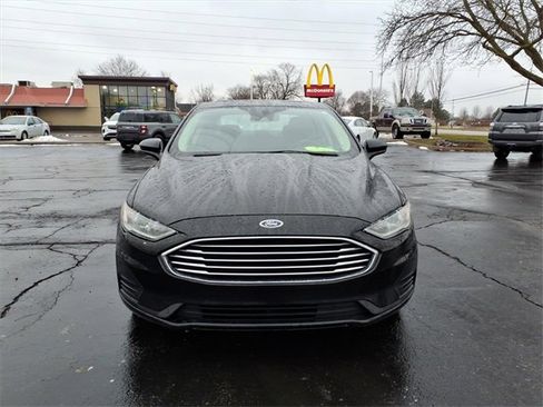 Certified 2020 Ford Fusion SE image 2