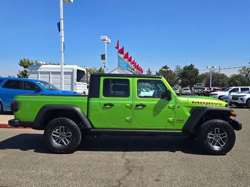 Certified 2025 Jeep Gladiator Mojave w/ Convenience Group AWD/4WD image 6