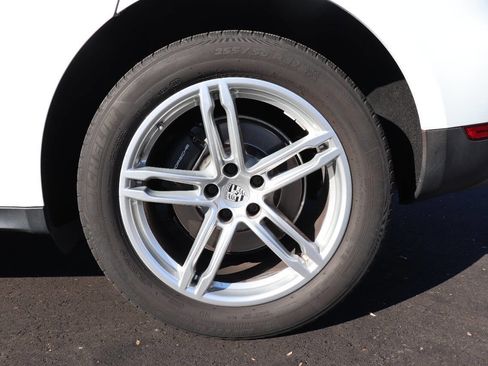 Used 2017 Porsche Macan image 12