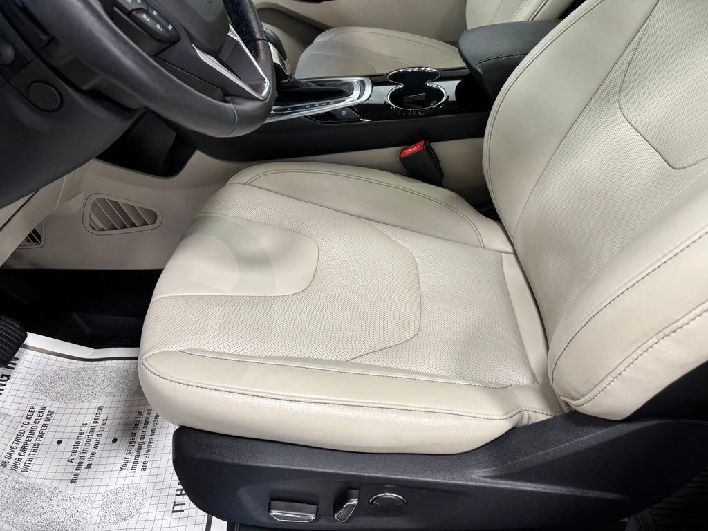 Used 2018 Ford Edge Titanium w/ Equipment Group 301A AWD/4WD image 13
