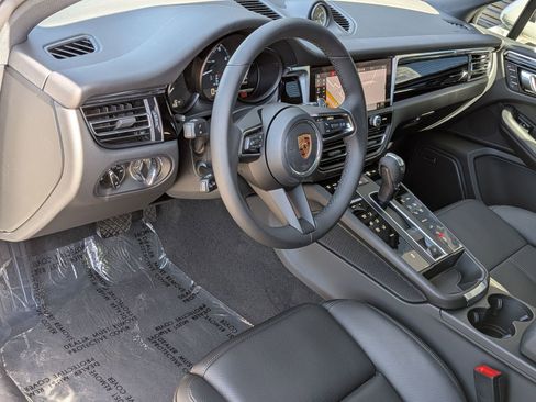 New 2026 Porsche Macan image 4