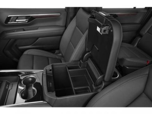 Used 2025 Chevrolet Suburban Z71 image 16