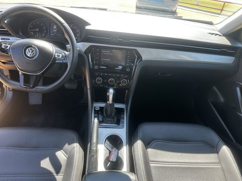 Used 2021 Volkswagen Passat 2.0T SE image 15