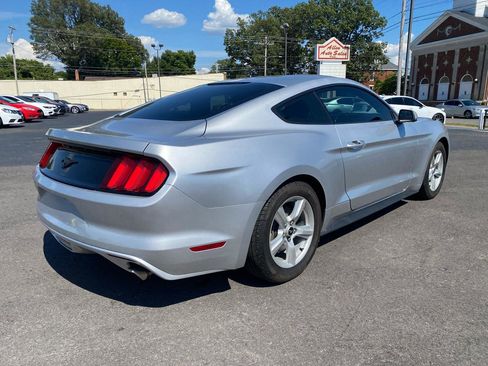 Used 2017 Ford Mustang Coupe RWD image 5