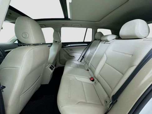 Used 2017 Volkswagen Golf Alltrack SE image 19