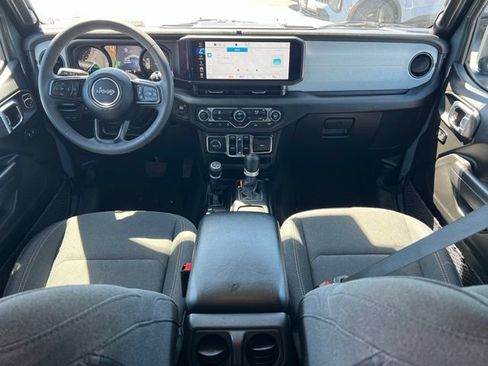 Used 2024 Jeep Wrangler Unlimited AWD/4WD image 10