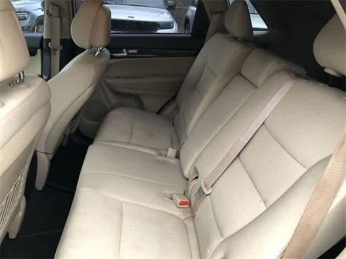 Used 2011 Kia Sorento LX image 25