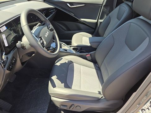 New 2026 Kia Niro EX FWD image 6