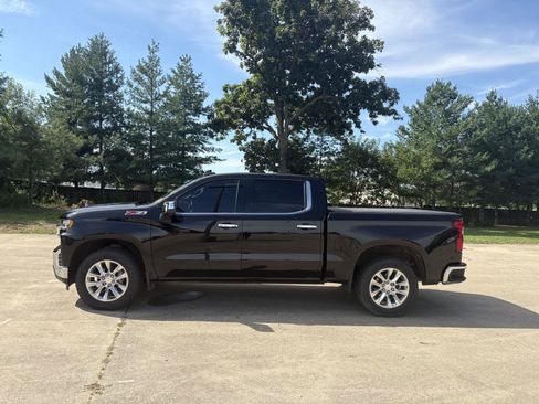 Used 2021 Chevrolet Silverado 1500 LTZ w/ Z71 Off-Road Package AWD/4WD image 4