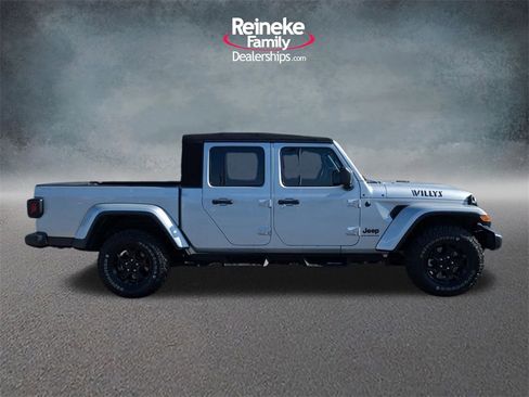 Used 2023 Jeep Gladiator Willys image 4